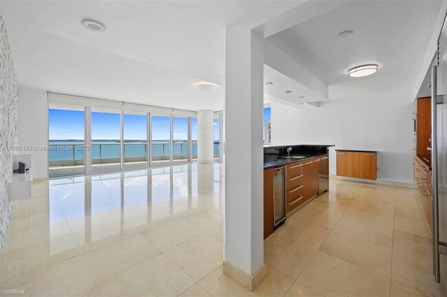 Building Photo - 2 br, 2.5 bath Condo - 1331 Brickell Bay D...