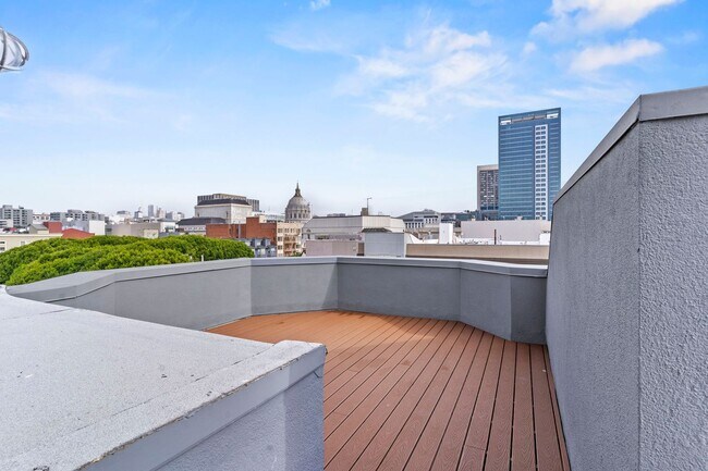 Building Photo - Lovely 2 Bed, 1.5 Bi-Level Hayes Valley Co...