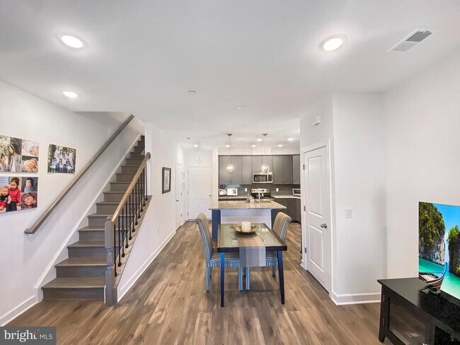 Building Photo - 14344 Yesler Ave