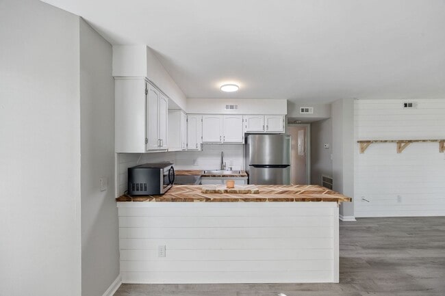 Building Photo - Fully Renovated 2BR/2BA Condo for Rent – P...