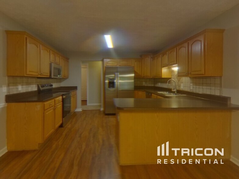 Building Photo - 100 Shadowbrook Trce