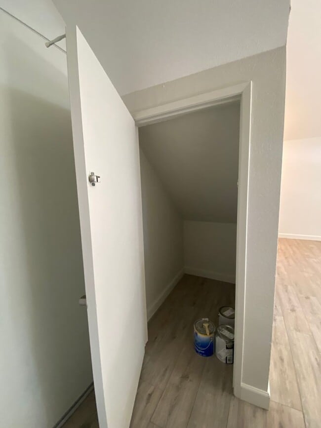 Building Photo - Alta Loma Woods Two Bed with Small Yard an...