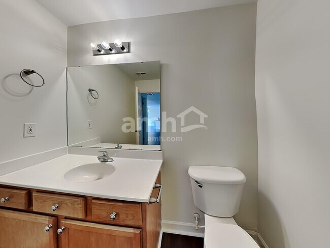 Building Photo - 233 Worcester Ln