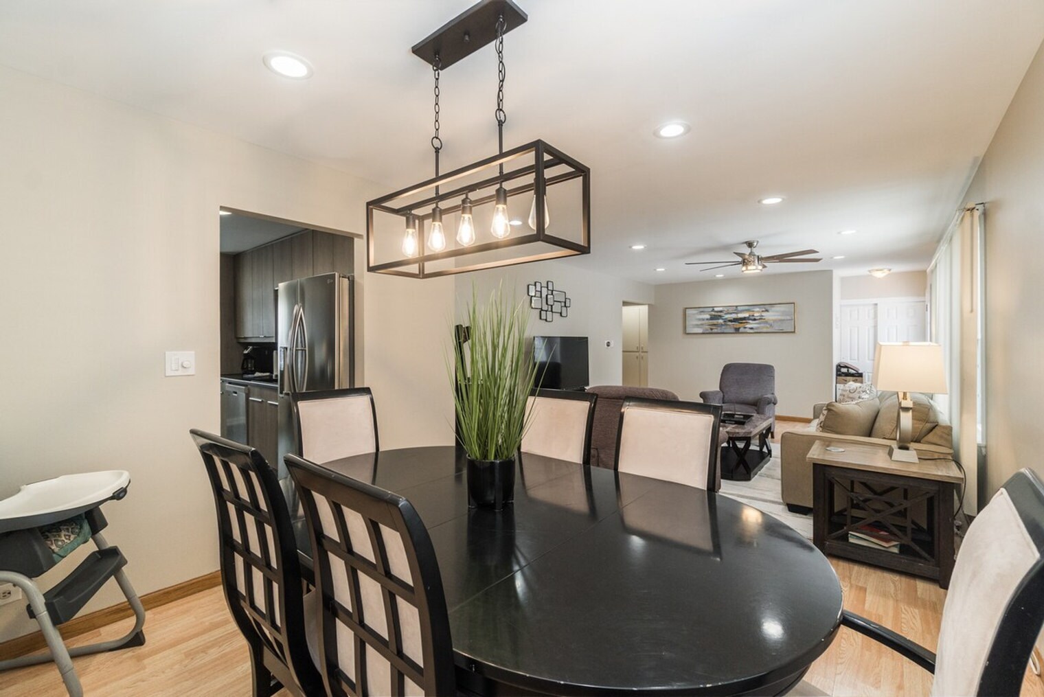 Building Photo - 12 E Berkley Ln