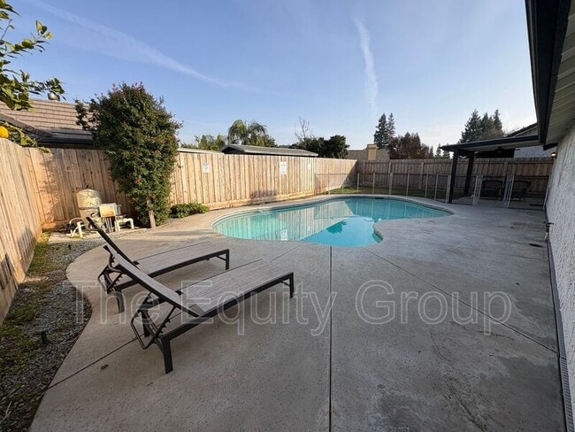 Building Photo - 3908 S Dans St