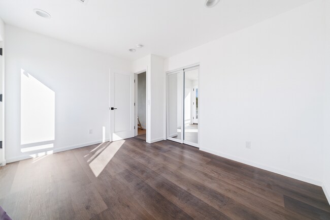 Building Photo - 6733 Lanto St