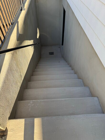 Building Photo - 3082 Lone Pine St