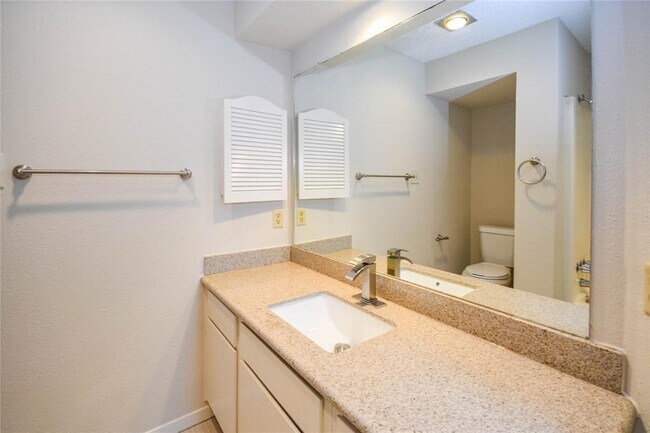 Building Photo - 9262 Westwood Village Dr