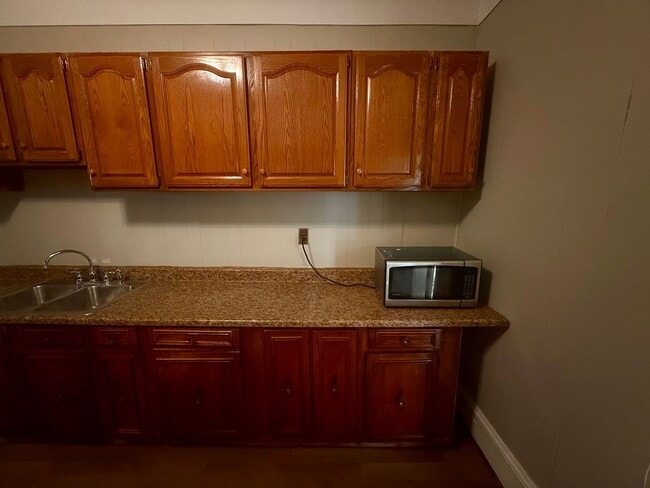 Building Photo - Classic 3/2 Farmhouse Charm with Modern Comfort & Room to Breathe