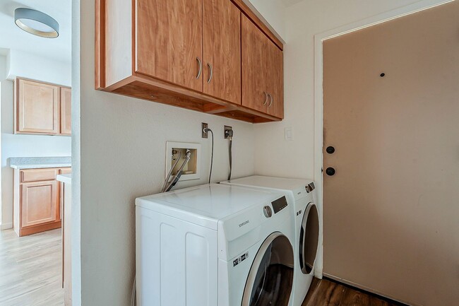 Building Photo - REMODELED! One Bedroom/One Bath in Historic Downtown Mesa