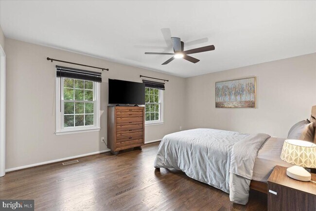 Building Photo - 9472 Lapstrake Ln