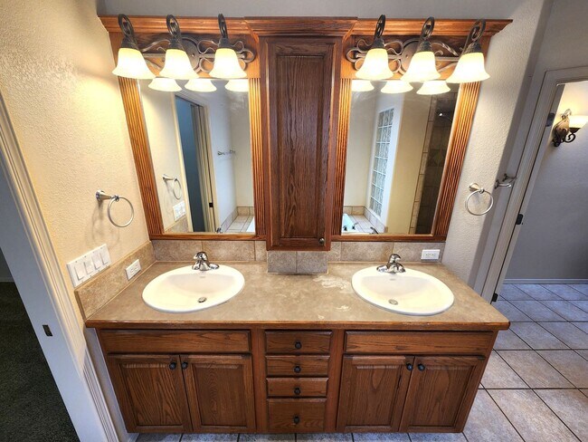 Building Photo - 2270 Spirit Rock Dr