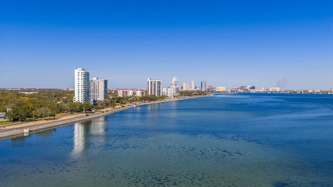 Building Photo - 2900 W Bay to Bay Blvd