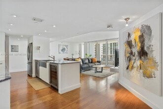 Building Photo - 1717 N Bayshore Dr