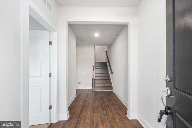 Building Photo - 1743 Riverbluff Ave