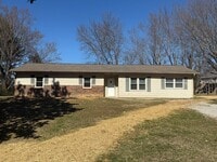 Building Photo - Newly Renovated 3-Bedroom Home with Fenced Backyard and Covered Patio in Cookeville