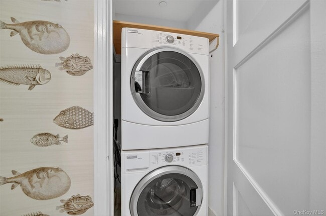 Building Photo - 5 Renaissance Square