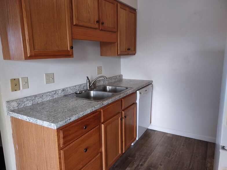 Building Photo - 432 Southampton Dr