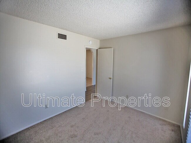 Building Photo - 6043 N 71st Ln