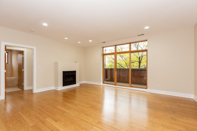 Building Photo - 5766 N Lincoln Ave