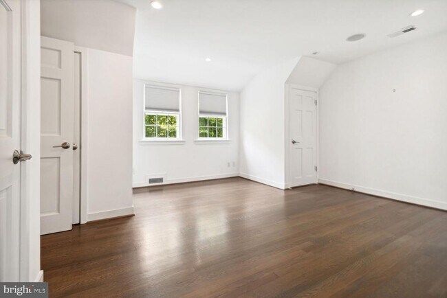 Building Photo - 3712 Fordham Rd NW