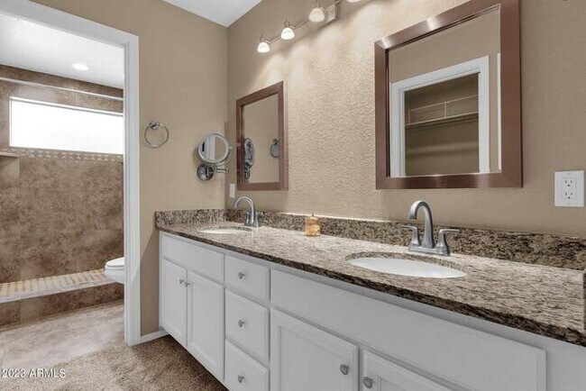 Building Photo - Available furnished or unfurnished (brand New Furniture) Amazing Condo available today