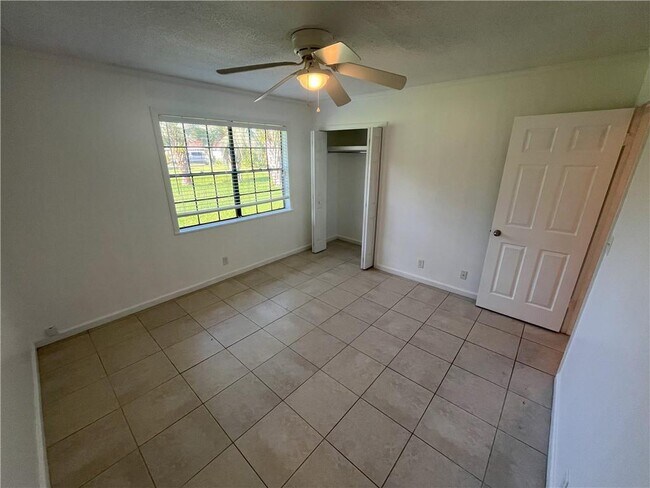 Building Photo - 500 Rivera Dr