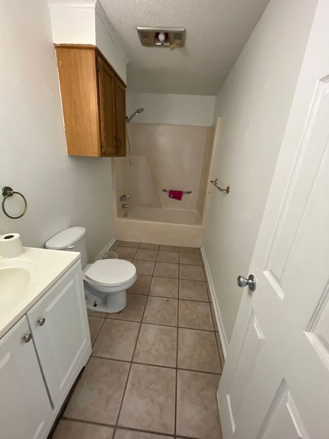 Building Photo - Western Hills 3 Bedroom Home