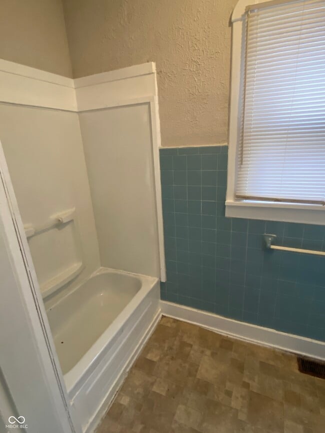 Building Photo - 2838 Boulevard Pl