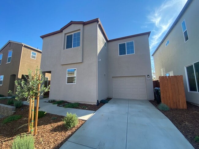 Building Photo - Newer Construction! 3 bedroom 2.5 Bathroom Home in a Gated Community