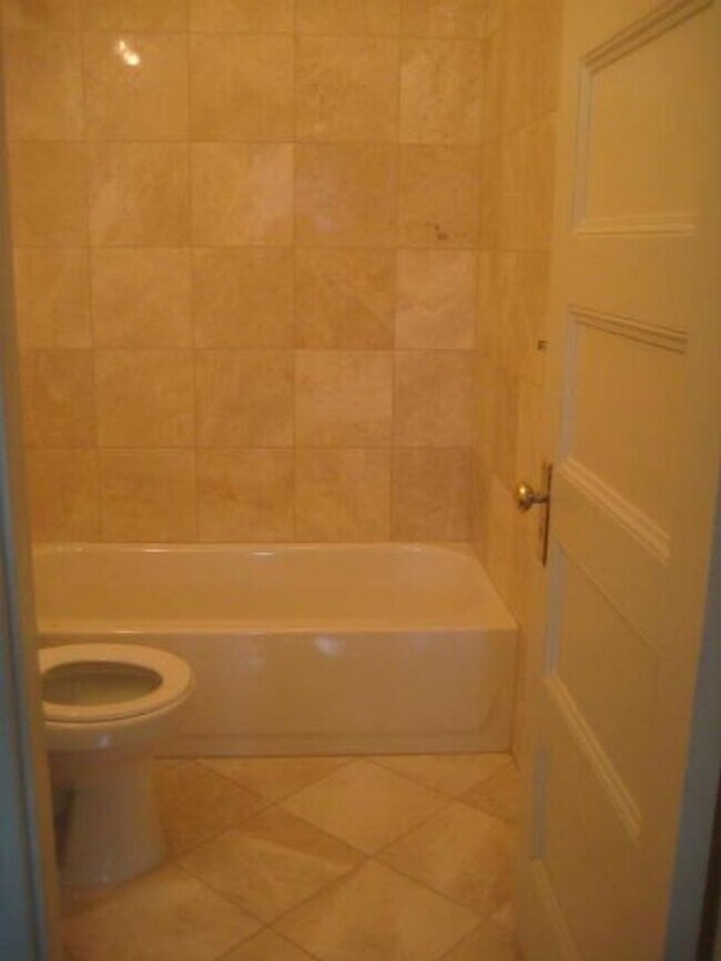 Building Photo - 1524t