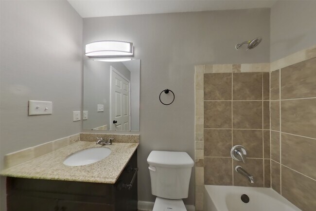 Building Photo - 10951 Royal Forest Dr
