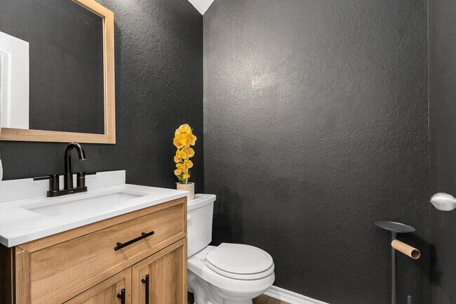 Building Photo - ASK ABOUT FREE APPLICATIONS THROUGH AUGUST!  "Spacious 6-Bedroom Retreat with 3.5 Baths and Over ...