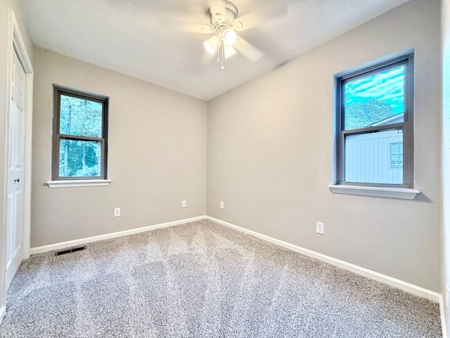 Building Photo - 92 Sycamore Cir