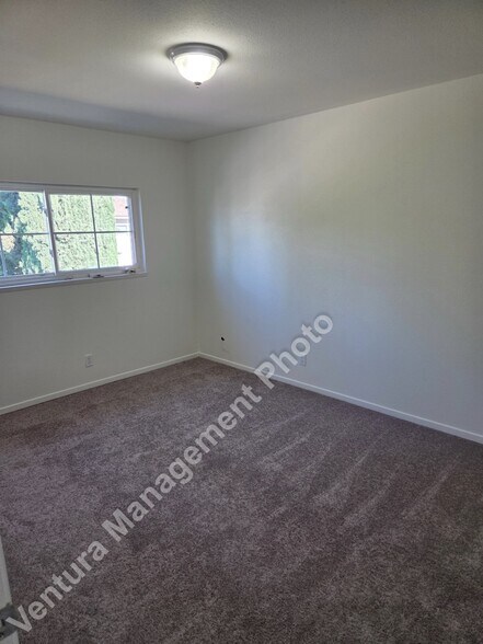Building Photo - 2333 Lawnview Ct
