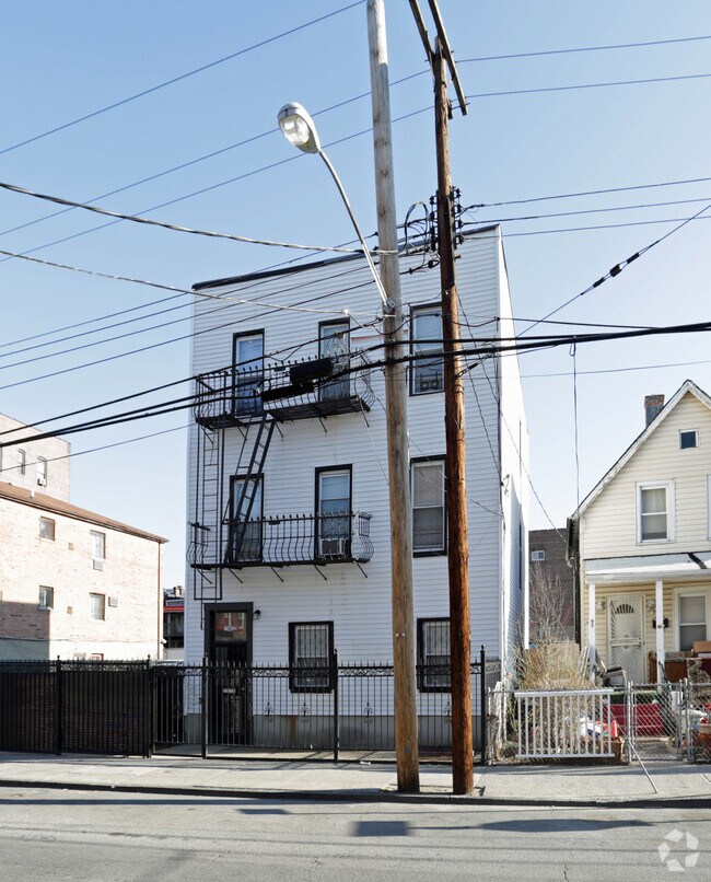 Building Photo - 775 E 225th St
