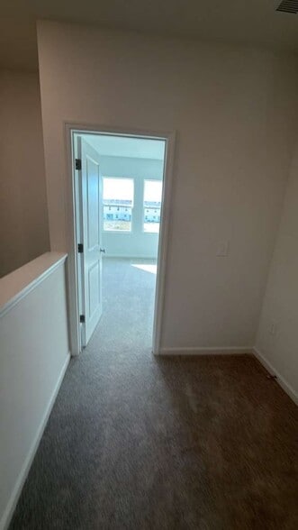 Building Photo - 382 Sol Vis Dr