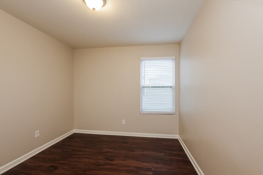Building Photo - 252 Ranlo Ave