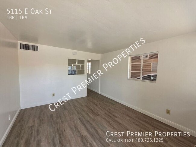 Building Photo - 5115 E Oak St