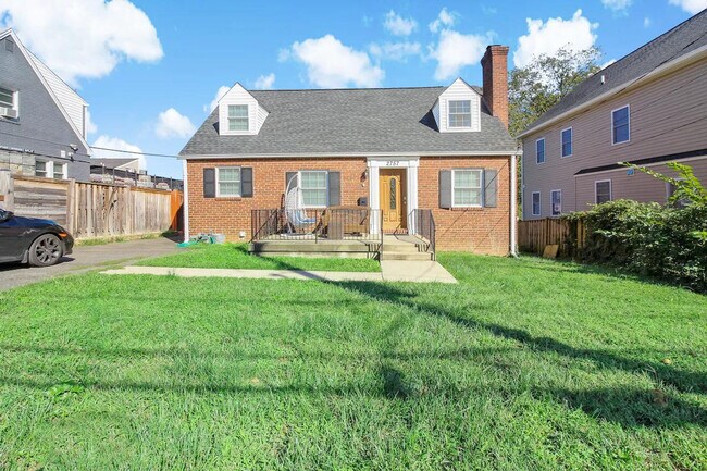Building Photo - 2757 Greenway Blvd