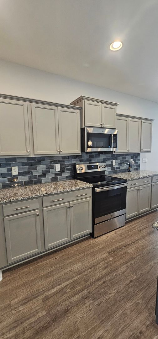 Building Photo - Glenmoor 3BR/2BA – Minutes from Downtown C...