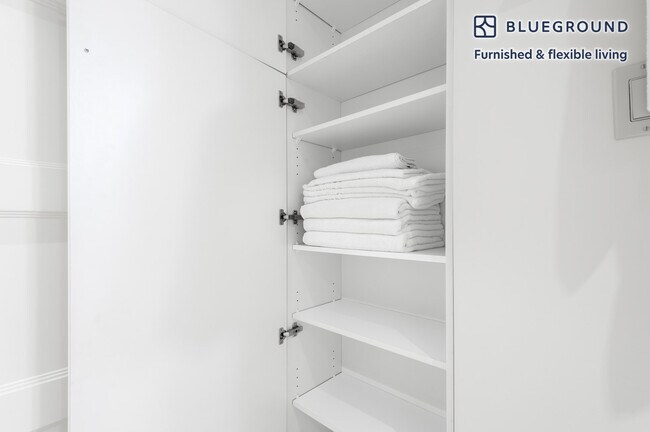 Building Photo - 425 8th St NW