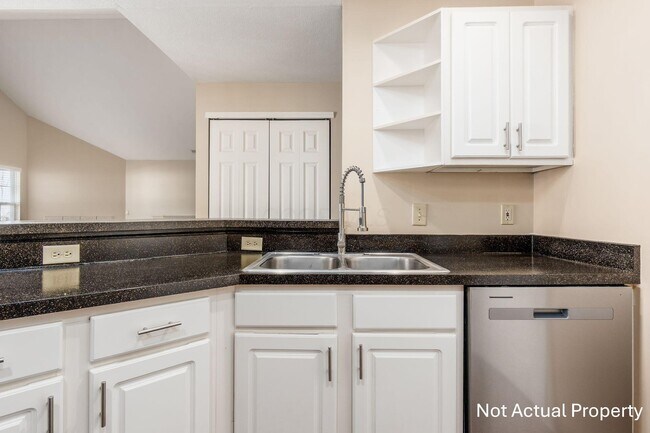Building Photo - 4981 Stratford Pine Ln