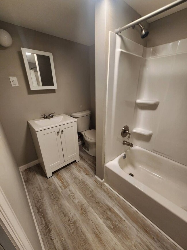 Building Photo - Charming 2-Bedroom Property in Prime Location