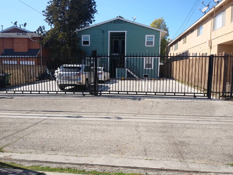 Building Photo - 2650 S La Salle Ave