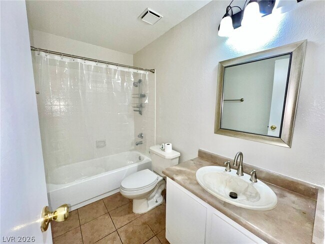 Building Photo - 480 Elm Dr