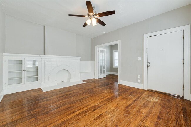 Building Photo - 2609 N Shartel Ave