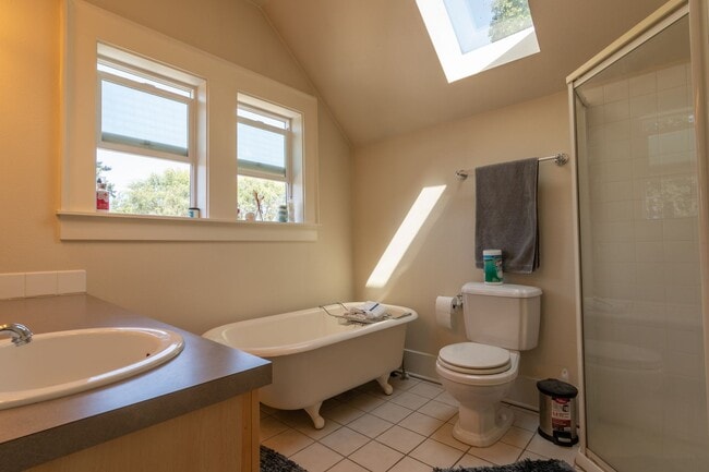 Building Photo - 6406 SE 44th Ave