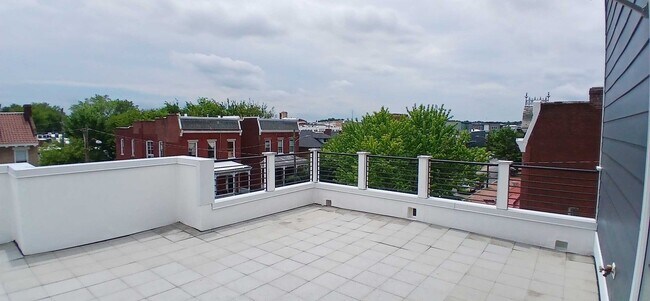 Building Photo - 1219 Bainbridge St