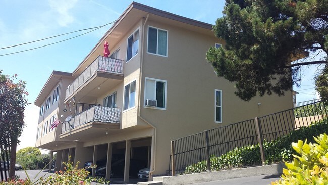 Primary Photo - The Mariner Apartments